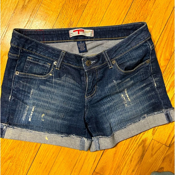 T Five dark distressed cuffed size 7 shorts - Picture 2 of 6